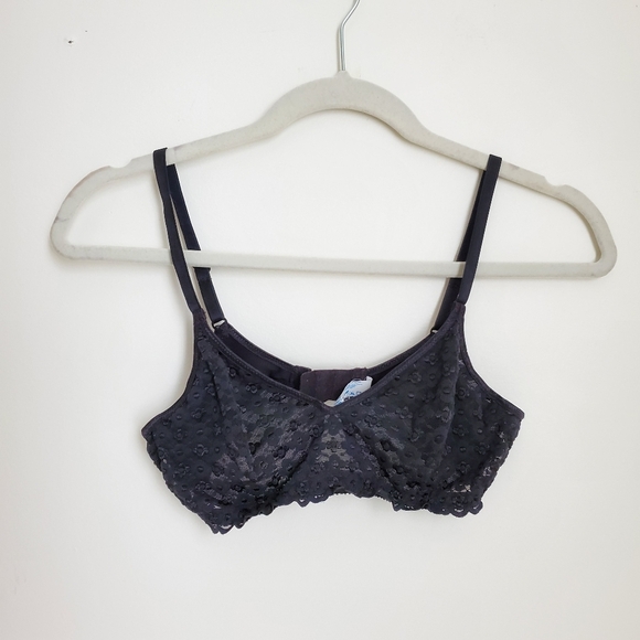 Olga Black Soft Cup Bra with Floral Lace Detail Underwire Bra size 36B - Picture 6 of 7